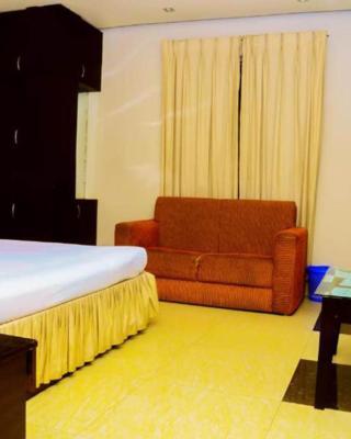 Royal Living Hotel & Suites