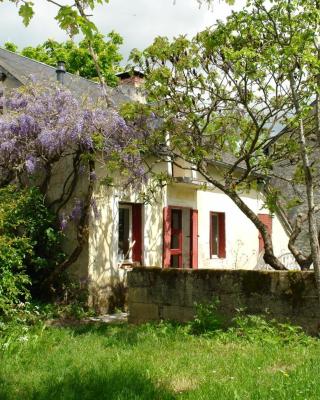 Lovely rural and quiet farmhouse with natural swimming lake