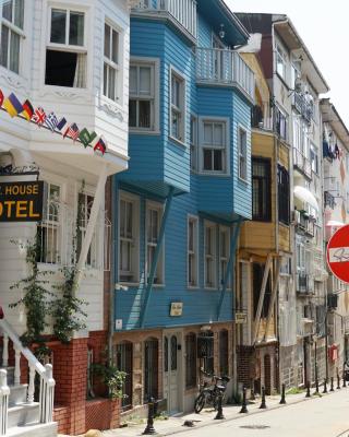 Tilas - Rooms in 19th Century Wooden Townhouse,Kadikoy