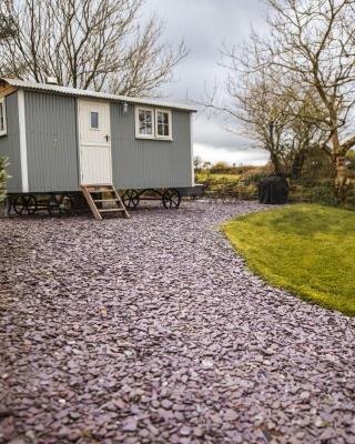 Luxury Shepherd's Hut on Flower Farm with Outdoor Bath in Mid Cornwall