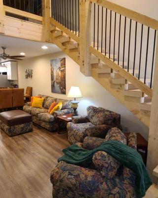 3BR Walk-In with Loft - Pool and Hot Tub - FREE ATTRACTION TICKETS INCLUDED - PARA