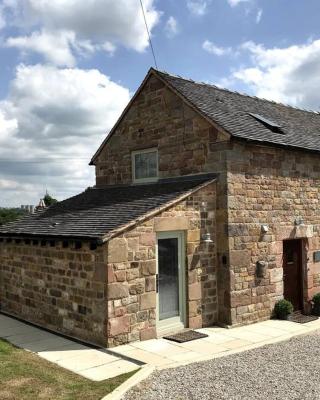 2 Bed Chic Peak District Cottage Barn Near Alton Towers, Polar Bears, Chatsworth House