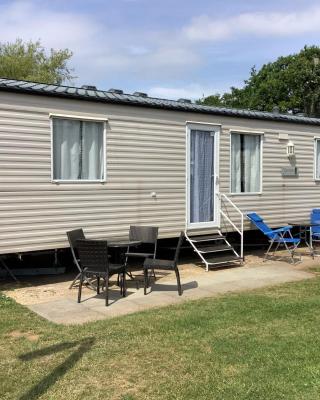 6 Berth Caravan For Hire In Hunstanton At Manor Park Holiday Park Ref 23004a