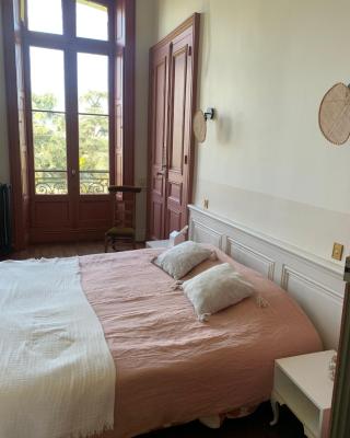 Suite privée rose au Château de la Franceule