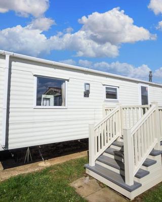 Lovely 8 Berth Caravan At A Brilliant Holiday Park, Manor Park Ref 23023t