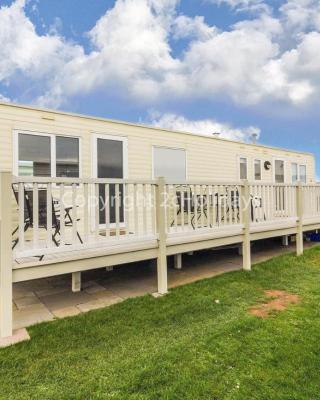 8 Berth Caravan For Hire By The Beautiful Beach In Heacham, Norfolk Ref 21055a