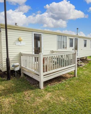 6 Berth Caravan With Decking Nearby Heacham Beach In Norfolk Ref 21047a