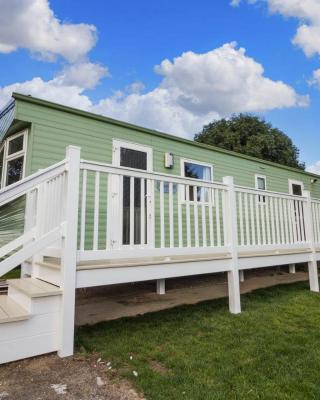 Great 8 Berth Caravan For A Staycation In Clacton-on-sea Ref 26436e