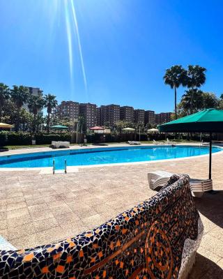 Gym, ping pong, piscina y garaje