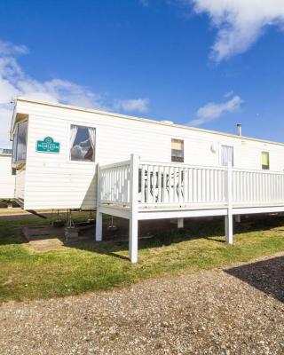 6 Berth Caravan For Hire With Decking At Manor Park In Norfolk Ref 23017s