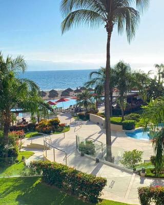 Amazing views, beachfront Grand Venetian