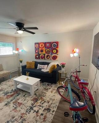 Modern ~ Comfortable ~ Downtown, Queen beds, Bikes