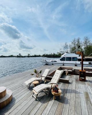 NEW - LITTLE IBIZA, on a lake near Amsterdam, with HOT TUB!