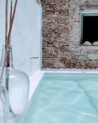 CAN TANDO Restored catalan old barn to enjoy peaceful rural simplicity