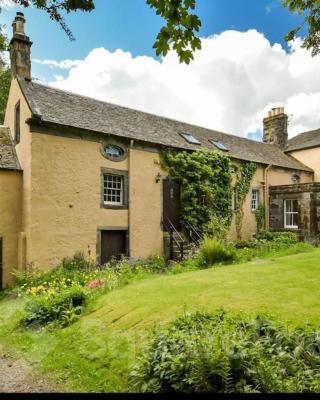 Powis House East Cottage