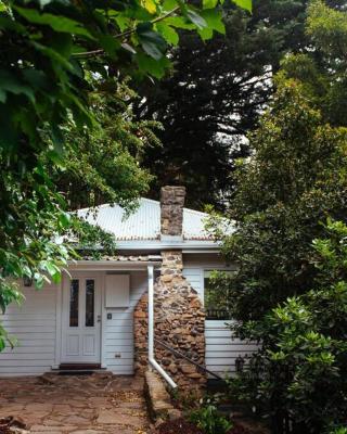 Luxury Treetop Escape with a Garden glasshouse