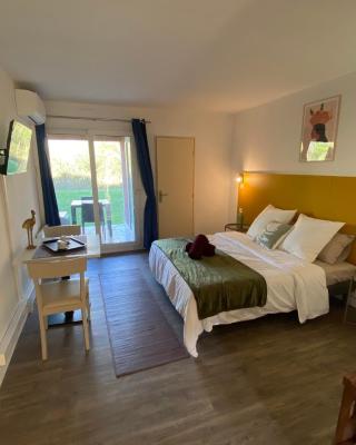 Joli Appartement 27m2 Oasis Provençale en village vacances en Camargue