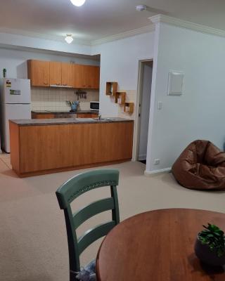 Little Monica Apartment- Spacious, Affordable & Central
