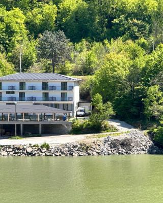 Villa Adam