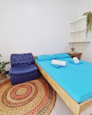Pukaw Guesthouse with AC,private bathroom,wifi,common kitchen,great loc