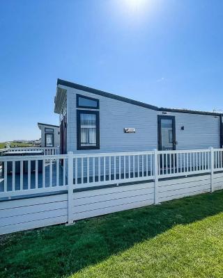 Beautiful Lodge With Full Sea Views At Broadland Sands In Suffolk Ref 20235bs