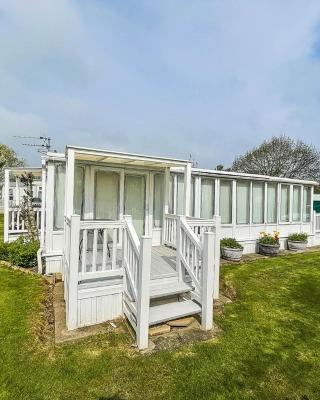 Lovely Caravan With Large Decking At Southview Holiday Park Ref 33108s