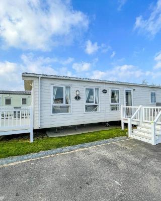 Beautiful Caravan With Decking Wifi At Martello Beach Holiday Park Ref 29077dw