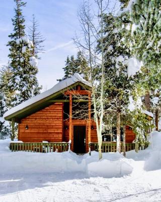 Lovely Log Cabin With Fire Pit!