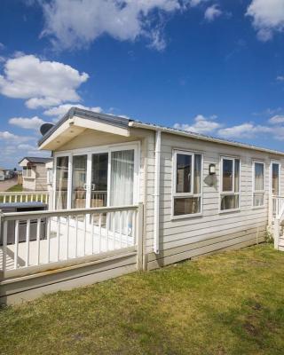 Beautiful 6 Berth Caravan By The Beach In Suffolk Ref 40076nd