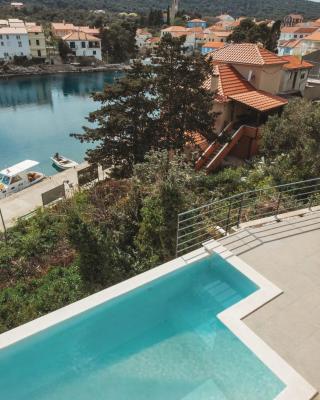 SOL luxury residence near the beach with shared heated pool