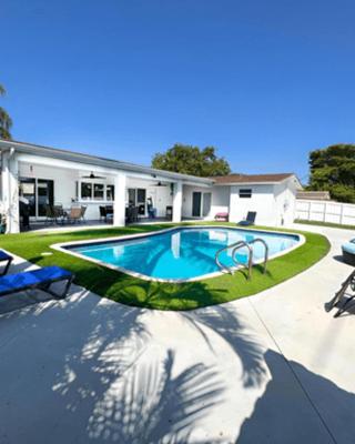 Luxurious & Modern Open Floor Plan Heated Pool Villa