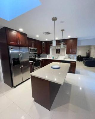 Modern Miami Oversized 3 Bedroom in Central Location