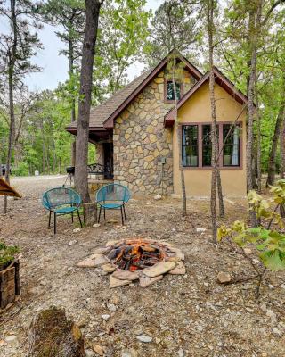 Blissful Broken Bow Studio Fire Pit and Jacuzzi Tub