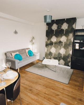 Luxury Central Luton - King-size Apartment - Free Parking - Free Wi-Fi - Near Shops & LTN Airport