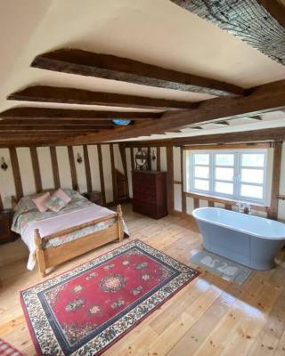 A newly renovated, cosy escape in the beautiful Shepherd's Cottage