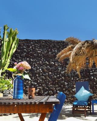 Stylish getaway with secluded Patio in lava Finca