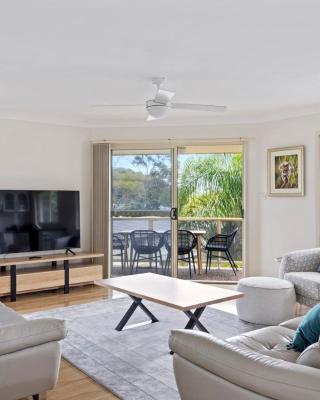 pet friendly - Views- Meters to the Beach & Anchorage Port Stephens