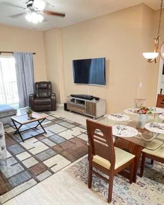 Beautiful 3 Bedroom Apartment minutes from Disney!