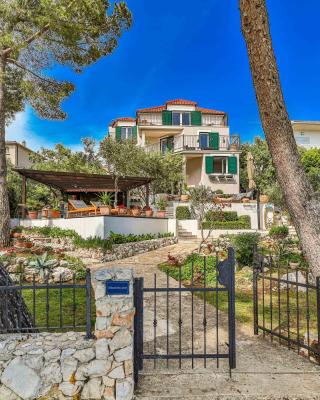 Luxury villa - by the sea, summer kitchen, hot tub, SUP, boat, 5 rooms, wifi, parking - Trogir