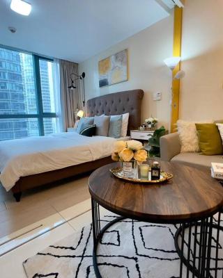 Angeliz Suites One Uptown Residence 1BR, Book Airport Shuttle, Fast Wifi, FREE Swimming, Across and walk to Uptown Shopping Mall BGC