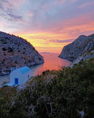 Four view house in Kalymnos Κάθε μπαλκόνι έχει άλλη θέα