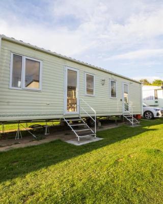 Lovely 6 Berth Caravan For Hire At Manor Park In Hunstanton Norfolk Ref 23044s