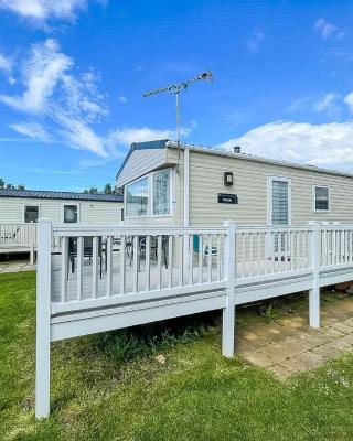 Beautiful Caravan With Decking At Wifi At Manor Park, Hunstanton Ref 23098t