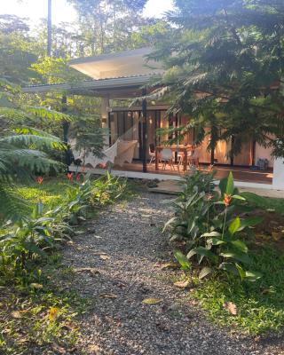 Caribbean Irie - charming, luxurious bungalow in nature with AC & fiber optic wifi