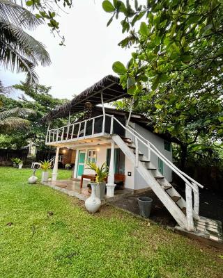 Beach House Kalukatiya - Family Villa, Seaview Room, Garden Room