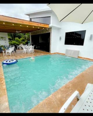 Beautiful Home and Pool near beach , BBQ Juan Dolio metro country Club
