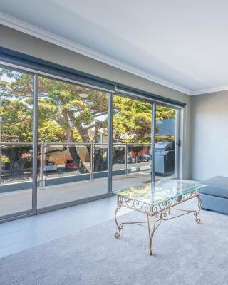 1-83 Thompson Avenue, Cowes