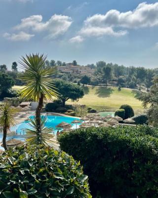 VILLA DANS CADRE D'EXCEPTION - GOLF, PISCINE ET TENNIS PRIVE