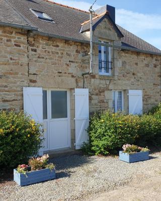 Charming traditional 2-Bed Cottage near Plemet