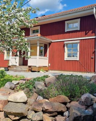 Sällinge House - Cozy Villa with Fireplace and Garden close to Uppsala